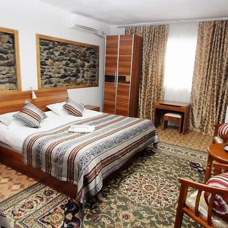 Lal Hotel Khorog Kültér fotó
